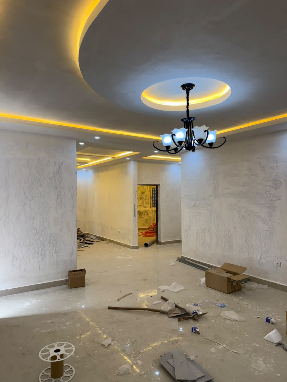 Finition d'une villa résidentielle (R+1) 2